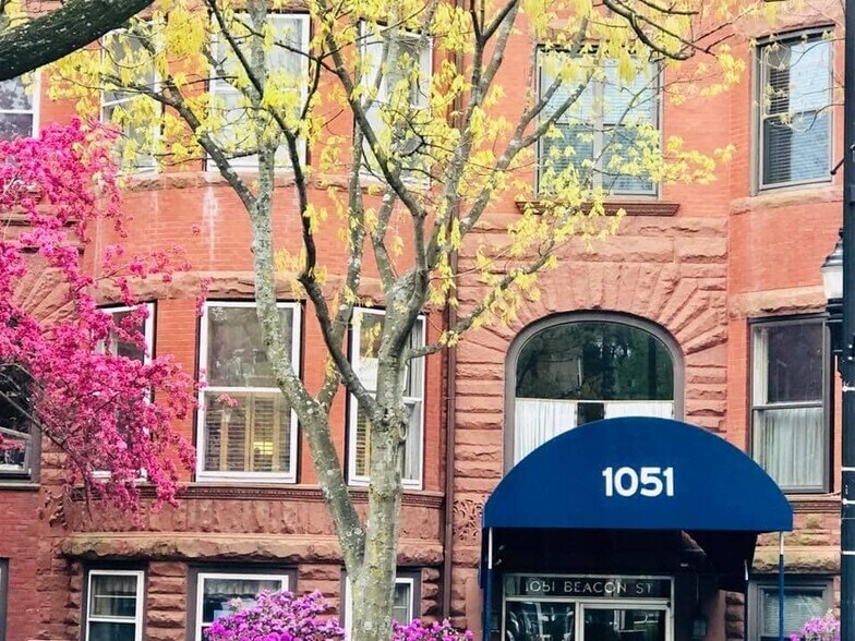 1051 Beacon St, Brookline, MA à vendre - Photo de l’immeuble – Image 3 sur 13