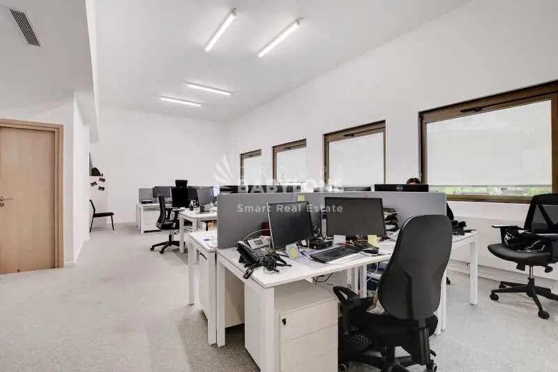 Bureau dans Paris à louer - Photo de l’immeuble – Image 3 sur 9