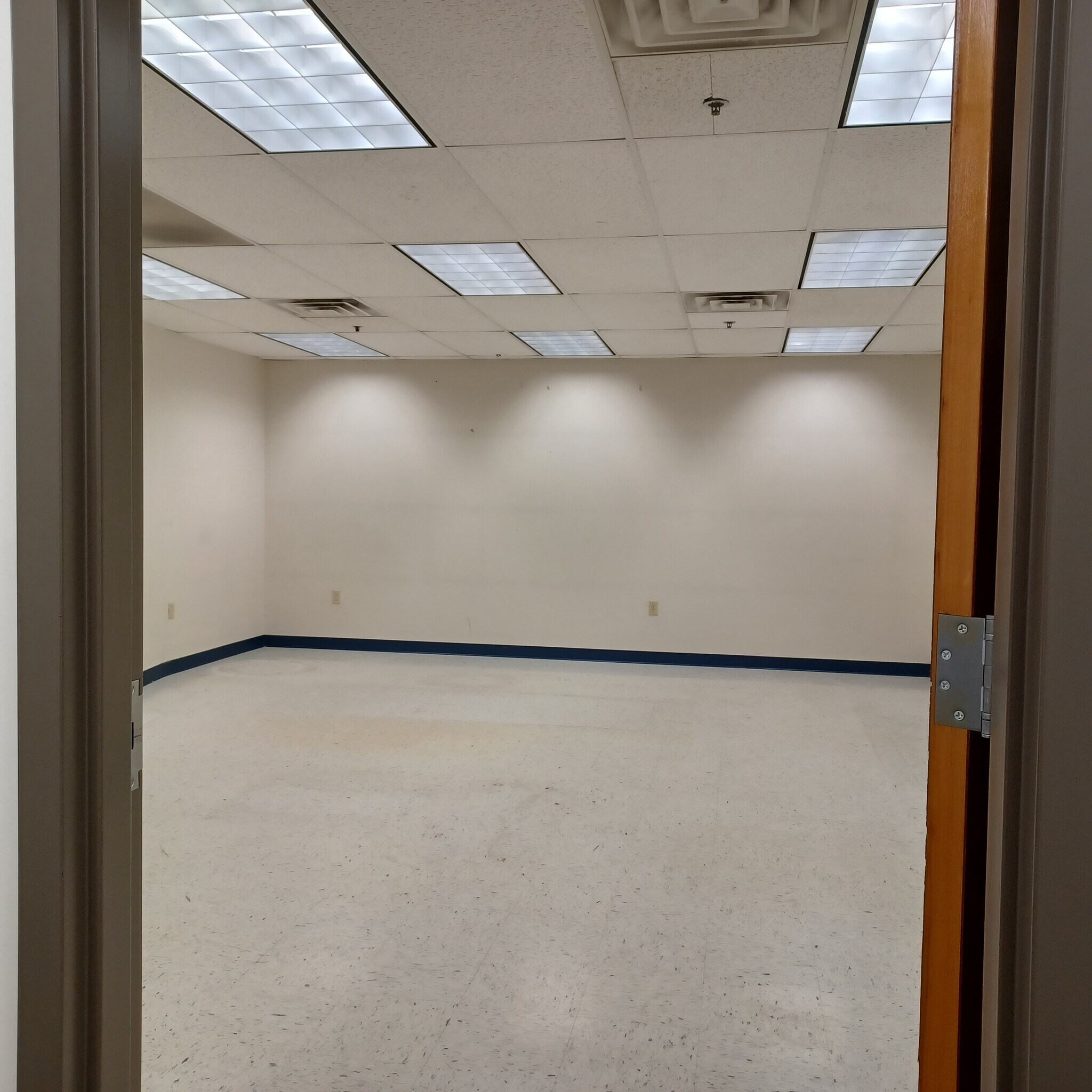 707 N Grand Ave, Waukesha, WI à louer Photo intérieure– Image 1 sur 3