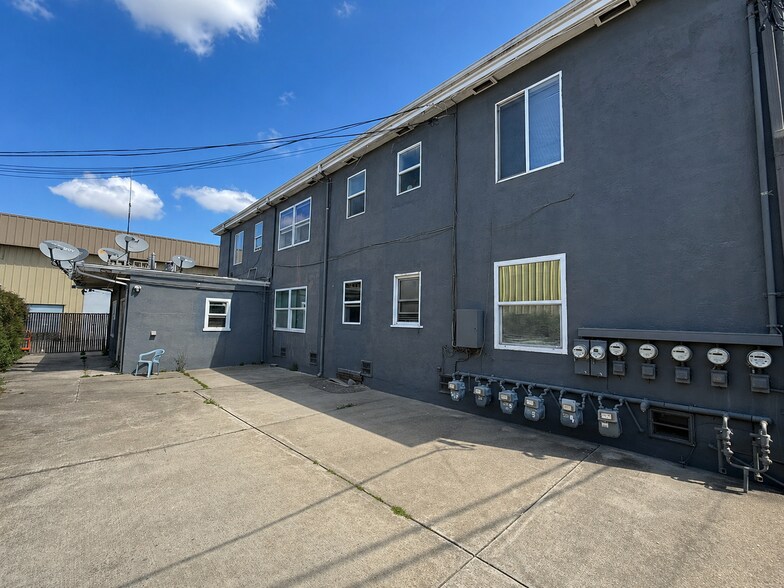 825 San Leandro Blvd, San Leandro, CA à vendre - Photo de l’immeuble – Image 2 sur 7