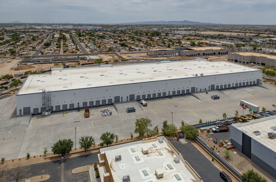 13550 W Auto Dr, Goodyear, AZ à louer - Photo de l’immeuble – Image 3 sur 20