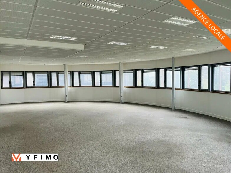 Bureau dans Buchelay à louer - Photo de l’immeuble – Image 1 sur 11