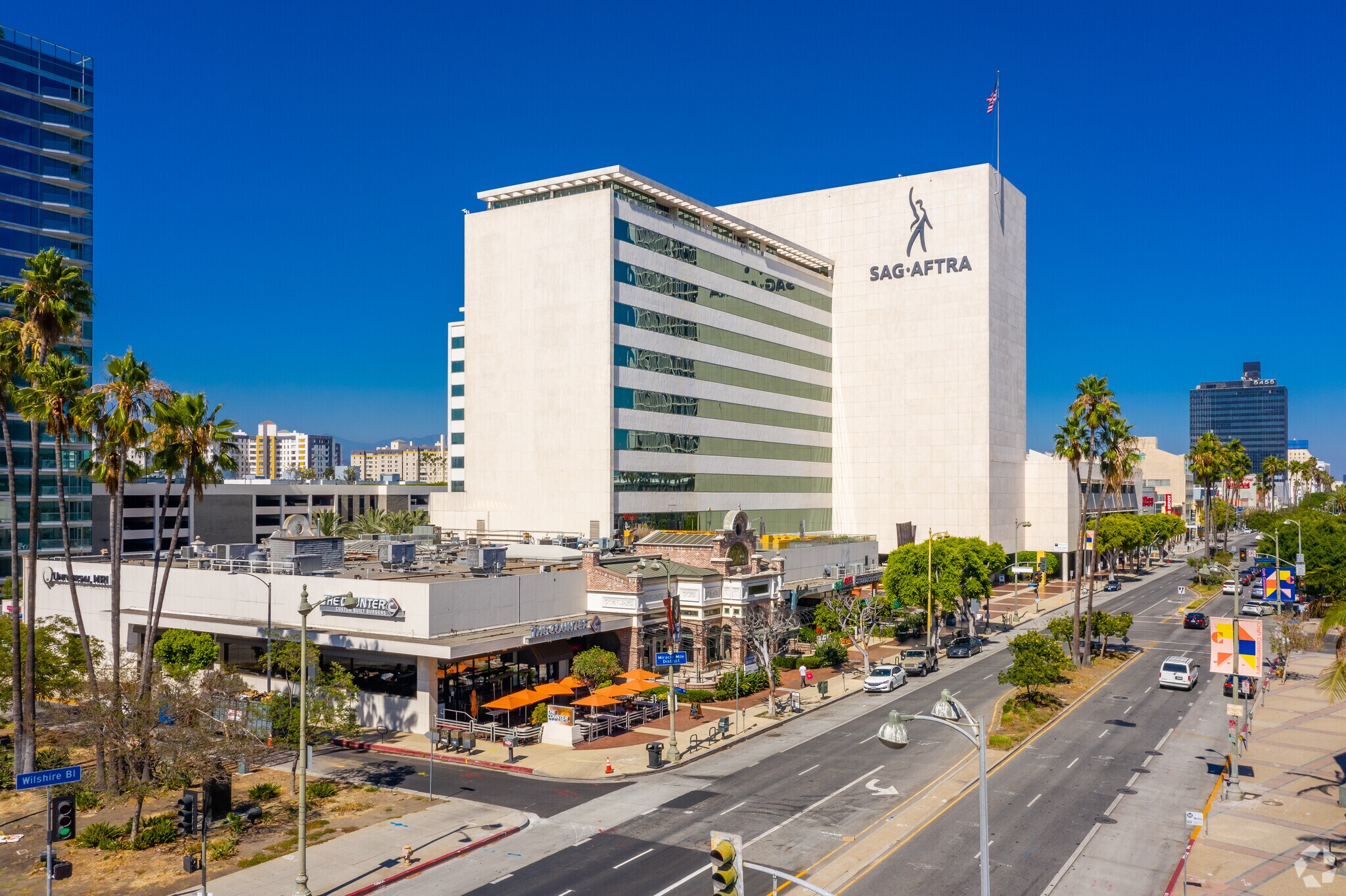 5757 Wilshire Blvd, Los Angeles, CA à louer Photo de l’immeuble– Image 1 sur 22