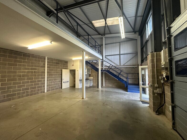 Blackhill Rd, Poole à louer - Photo de l’immeuble – Image 2 sur 3