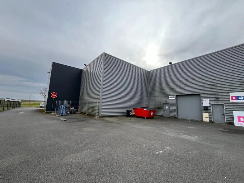 Local d’activités dans Argancy à louer - Photo de l’immeuble – Image 2 sur 13