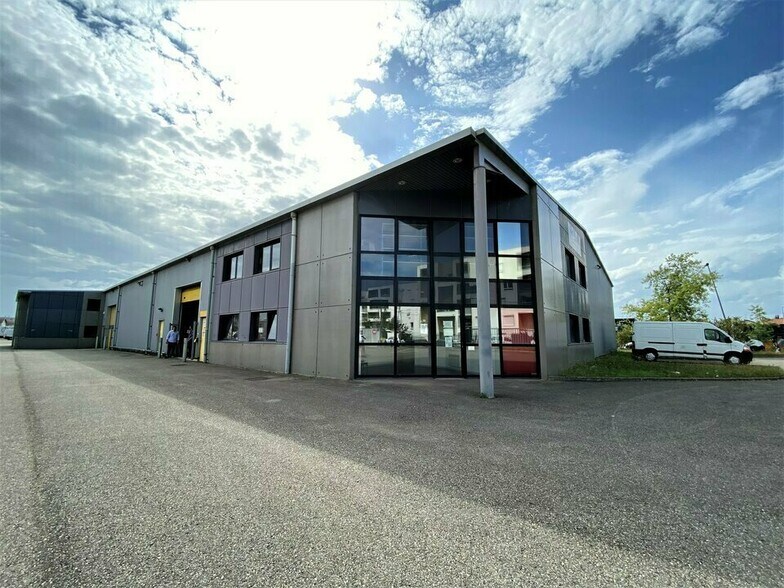 6-12 Rue Fulgencio Gimenez, Vaulx-en-Velin à louer - Photo de l’immeuble – Image 1 sur 10