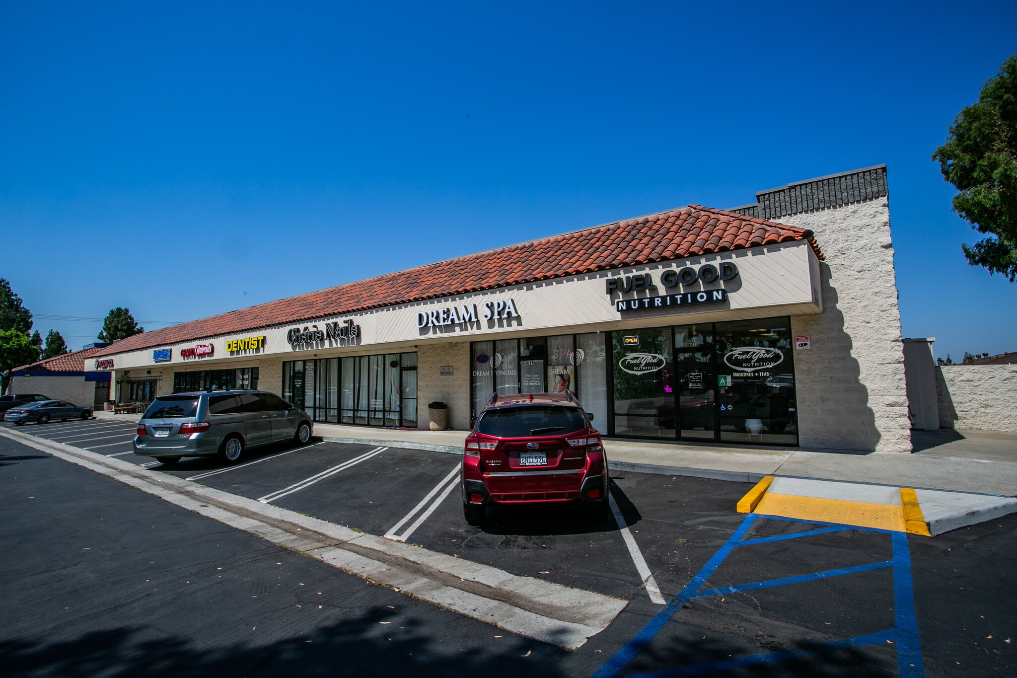 411-441 E Arrow Hwy, Glendora, CA à louer Photo intérieure– Image 1 sur 6