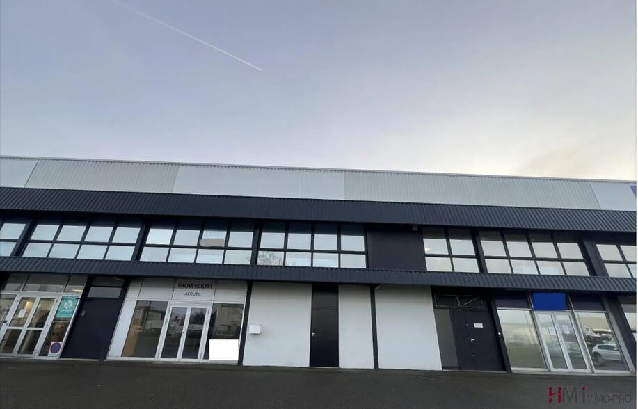 Industriel/Logistique dans Saint-Étienne-du-Rouvray à louer - Photo de l’immeuble – Image 1 sur 5