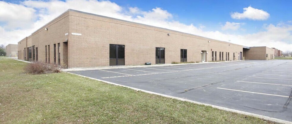 909 E Orchard St, Mundelein, IL à louer - Photo de l’immeuble – Image 2 sur 19