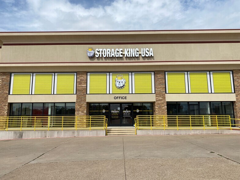 2515 E Rosemeade Pky, Carrollton, TX à louer - Photo de l’immeuble – Image 3 sur 3