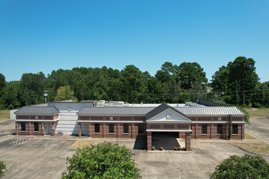 200 Renaissance Way, Crockett, TX à vendre - Photo de l’immeuble – Image 1 sur 40