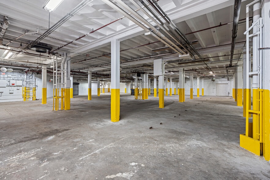 5213 Grays Ave, Philadelphia, PA à louer - Photo de l’immeuble – Image 3 sur 9