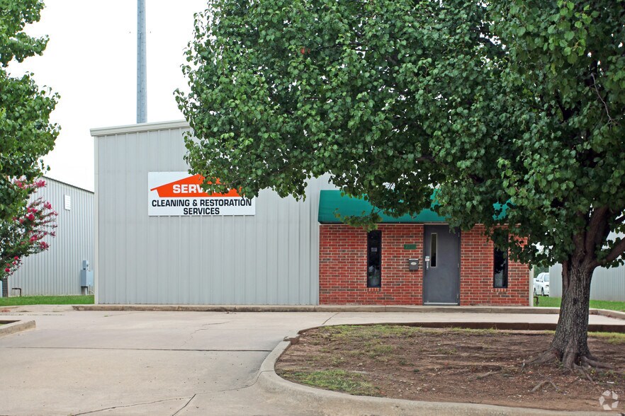 1013 N University Blvd, Norman, OK à louer - Photo principale – Image 1 sur 2