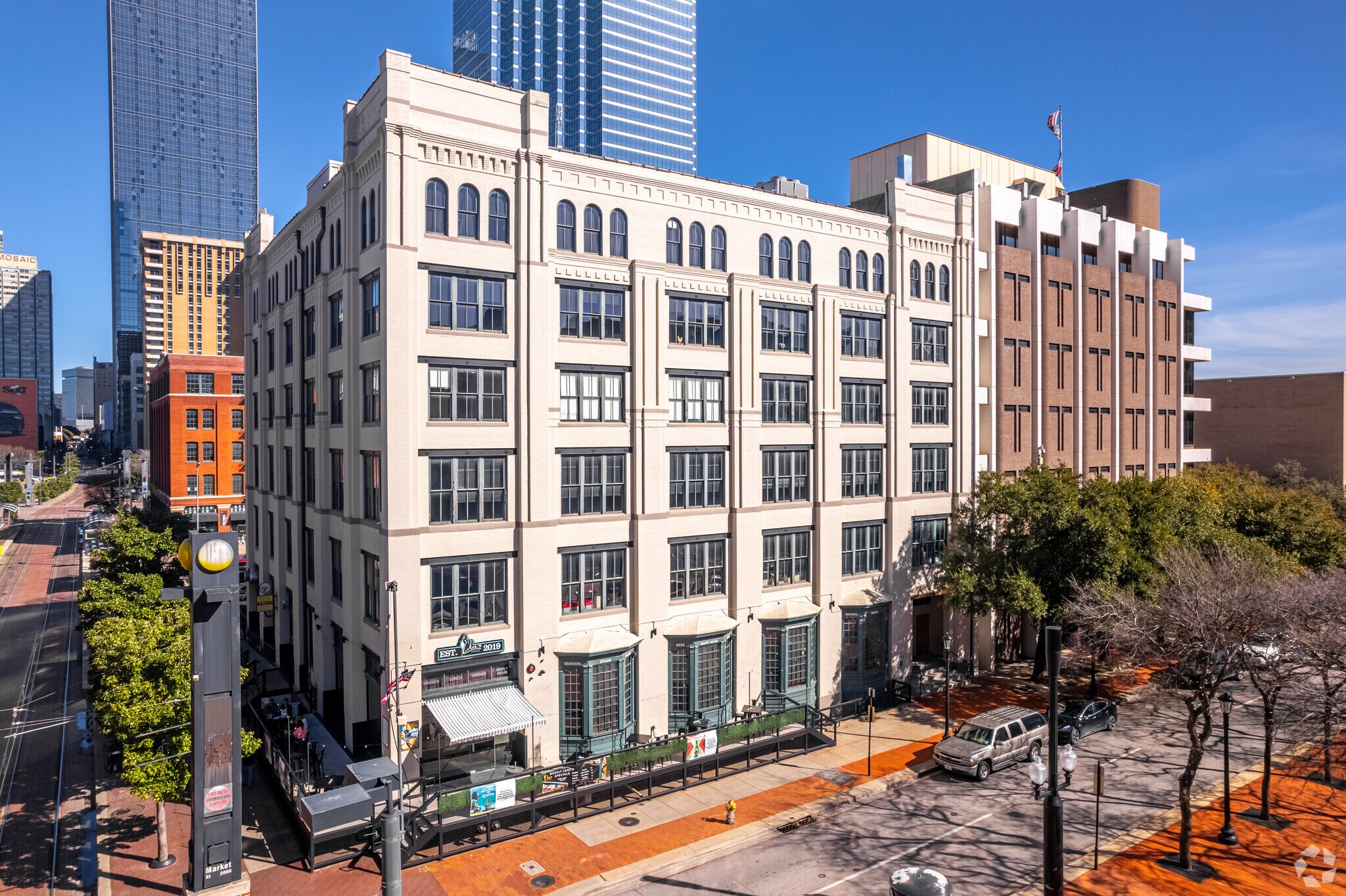 208 N Market St, Dallas, TX à louer Photo principale– Image 1 sur 18