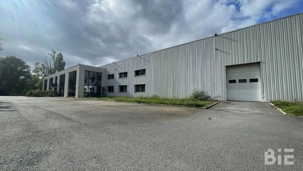 Bureau dans Carbon-Blanc à louer - Photo de l’immeuble – Image 2 sur 11