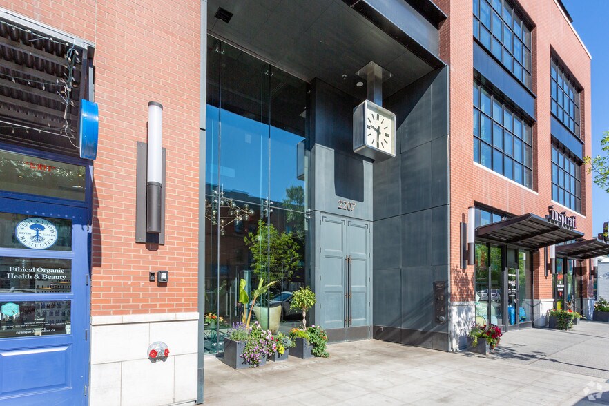 2207 4th St SW, Calgary, AB à louer - Photo de l’immeuble – Image 1 sur 3