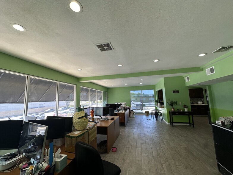 9774 Katella Ave, Garden Grove, CA à louer - Photo de l’immeuble – Image 3 sur 27