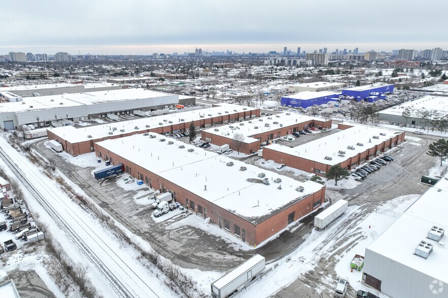 79 Milliken Blvd, Toronto, ON à louer - Photo de l’immeuble – Image 2 sur 3