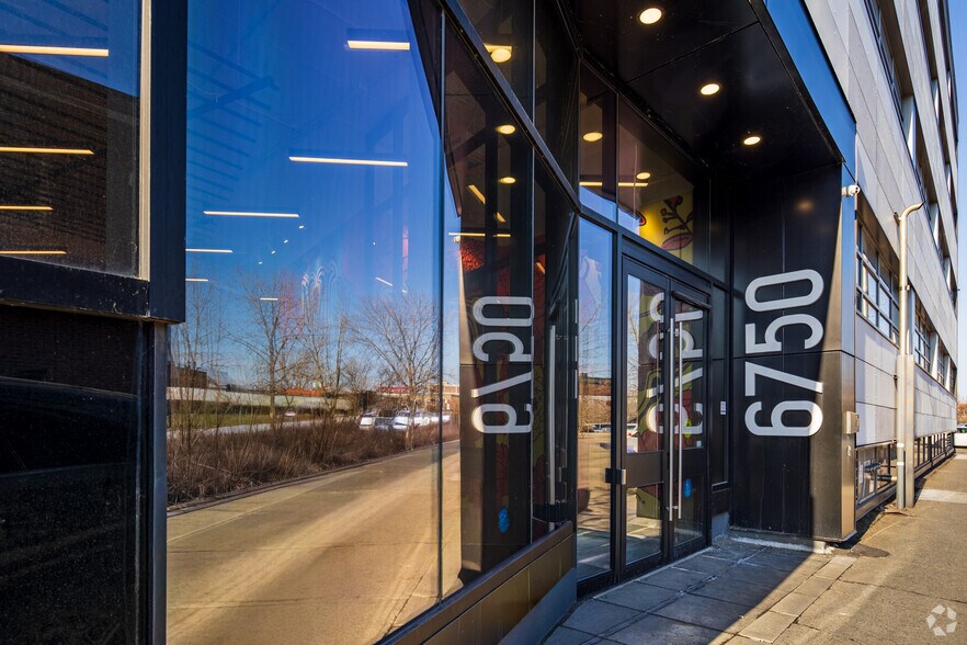 6750 Av de l'Esplanade, Montréal, QC à louer - Photo de l’immeuble – Image 2 sur 18