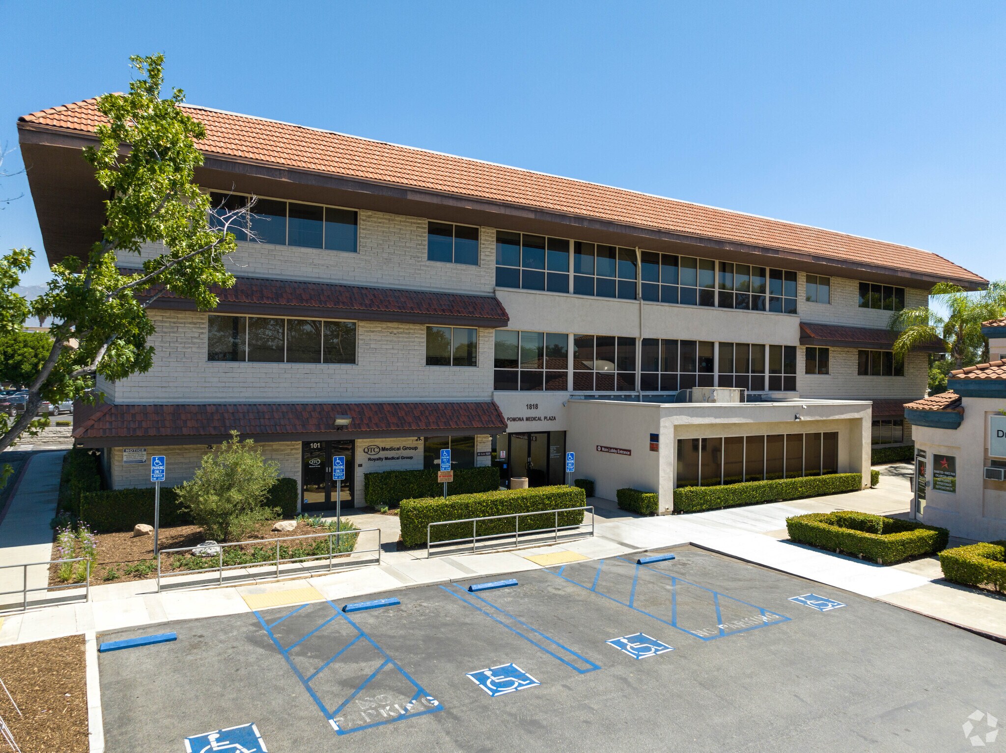 1818 N Orange Grove Ave, Pomona, CA à louer Photo principale– Image 1 sur 33