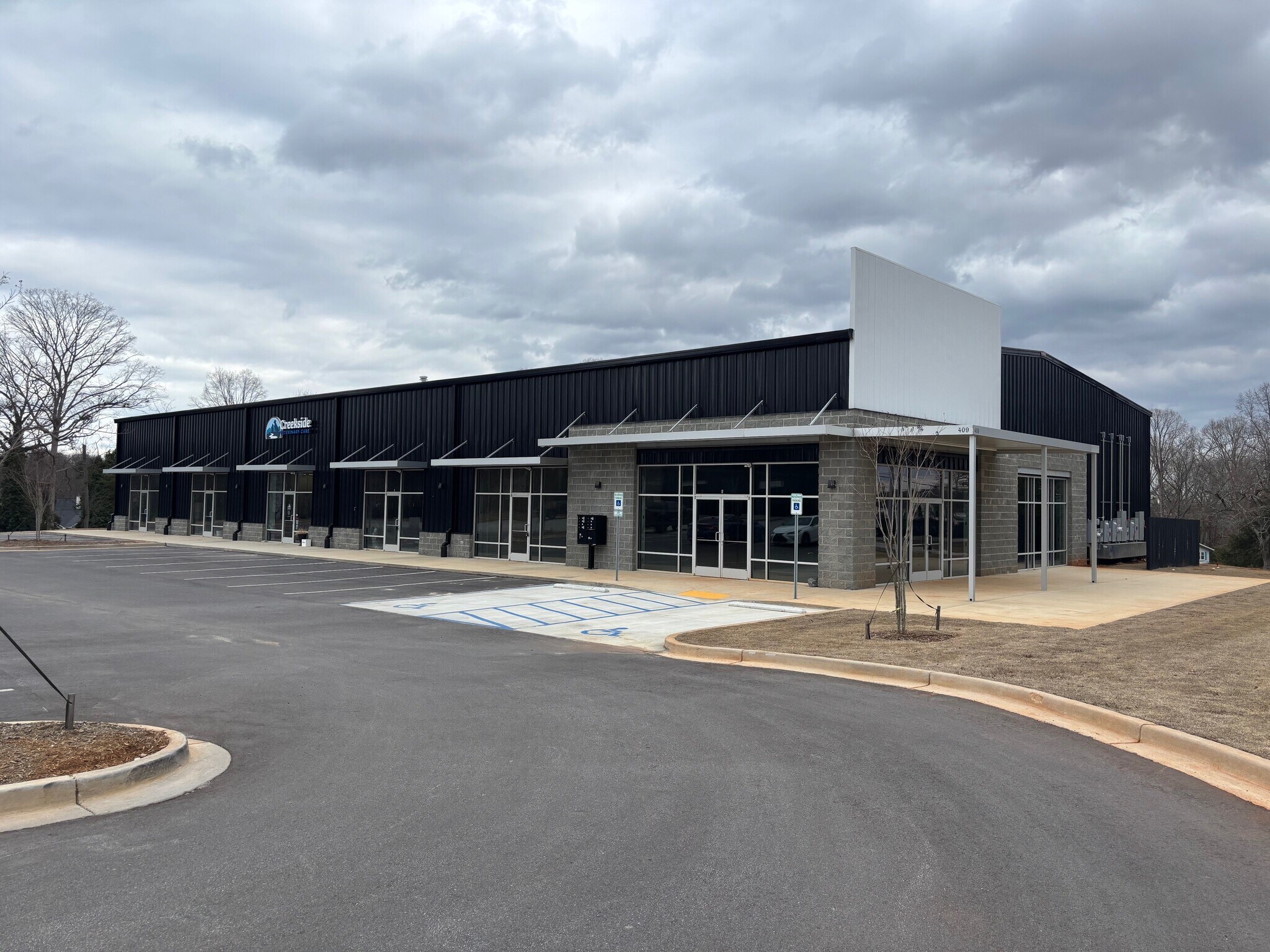 409 Scuffletown Rd, Simpsonville, SC à louer Photo principale– Image 1 sur 3