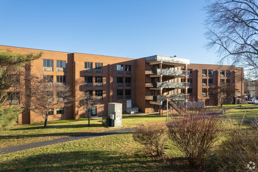 5201 Old York Rd, Philadelphia, PA à louer - Photo de l’immeuble – Image 2 sur 5