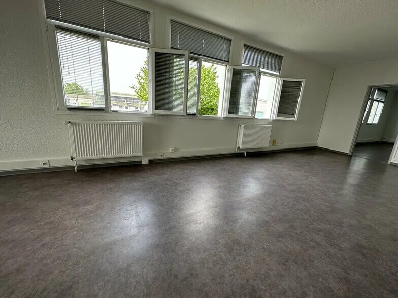 Bureau dans Entzheim à louer - Photo de l’immeuble – Image 3 sur 4