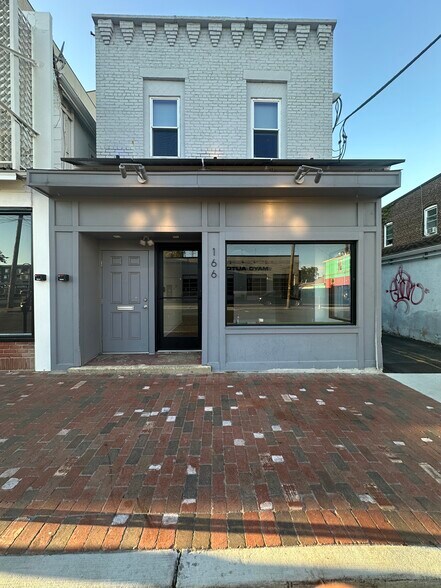 166 Monmouth St, Red Bank, NJ à louer - Photo de l’immeuble – Image 3 sur 29