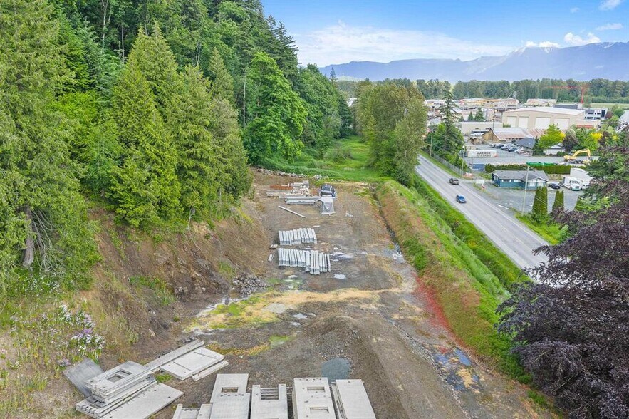 8395 Chilliwack Mountain Rd, Chilliwack, BC à vendre - Photo de l’immeuble – Image 2 sur 15