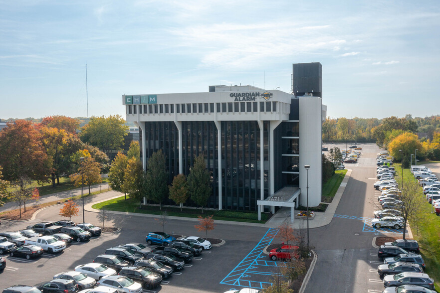 26711 Northwestern Hwy, Southfield, MI à louer - Photo de l’immeuble – Image 2 sur 10