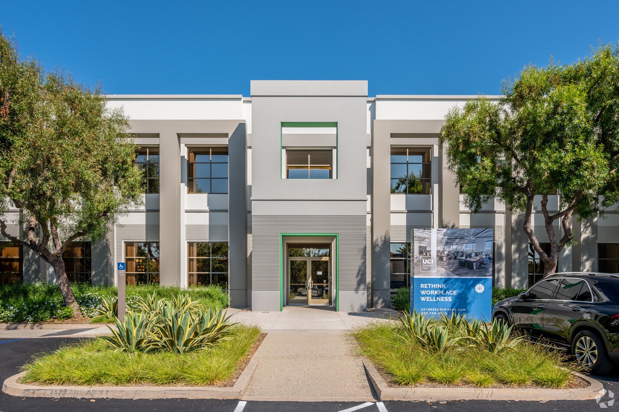 5171 California Ave, Irvine, CA à louer Photo principale– Image 1 sur 19