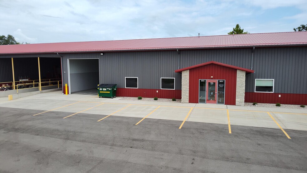 7278 Commerce Plaza Dr, Neenah, WI à louer - Photo de l’immeuble – Image 2 sur 2