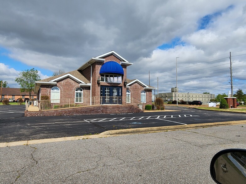 1301 Medical Park Cir, Union City, TN à louer - Photo de l’immeuble – Image 1 sur 20