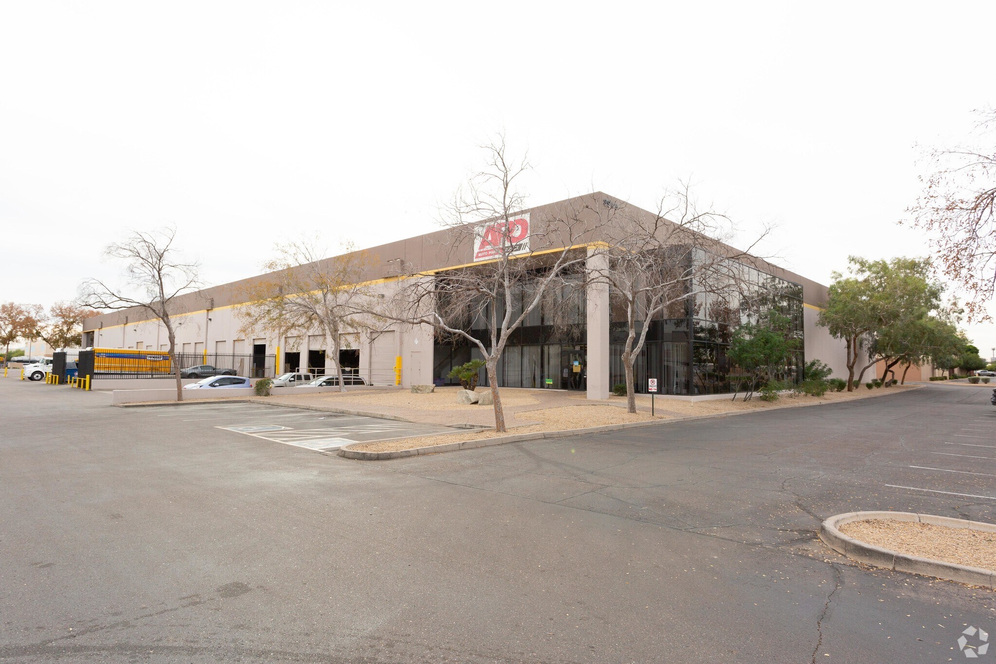 3945-3949 W Van Buren St, Phoenix, AZ à louer Photo principale– Image 1 sur 7