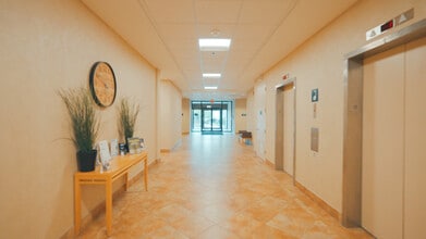 242 Old New Brunswick Rd, Piscataway, NJ à louer Hall d’entrée– Image 2 sur 2