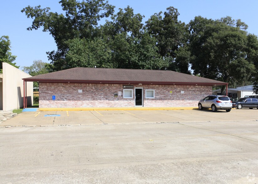 204 W Coombs St, Alvin, TX à louer - Photo principale – Image 1 sur 16