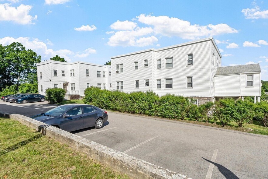 2 Ureco Ter, Worcester, MA à vendre - Photo principale – Image 1 sur 9