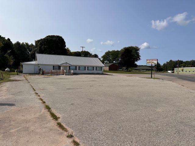 12323 Maple St, Bear Lake, MI à vendre - Photo de l’immeuble – Image 3 sur 33