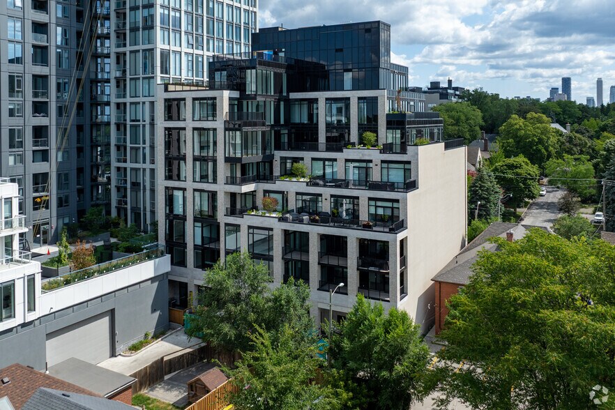 2010 Bathurst St, Toronto, ON à vendre - Photo de l’immeuble – Image 2 sur 3