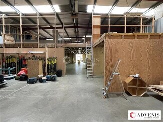 Plus de détails pour Local d'activités à louer