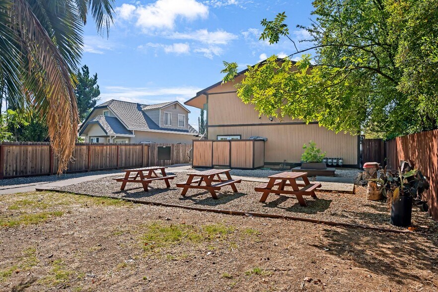 2944 Del Paso Blvd, Sacramento, CA à vendre - Photo de l’immeuble – Image 1 sur 91