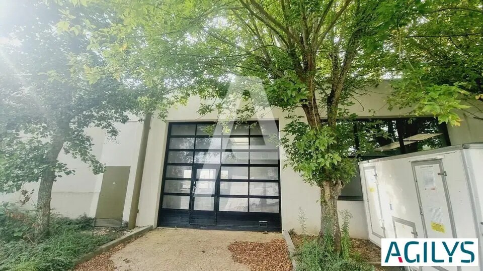 Local d’activités dans Villejust à louer - Photo de l’immeuble – Image 3 sur 5