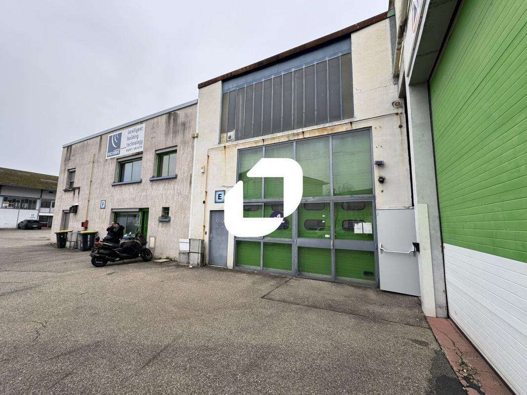 158 Avenue Francis De Pressensé, Vénissieux à louer Photo de l’immeuble– Image 1 sur 19