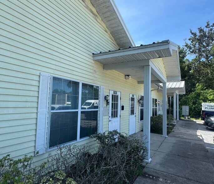 6616-6636 Rowan Rd, New Port Richey, FL à louer - Photo de l’immeuble – Image 3 sur 15