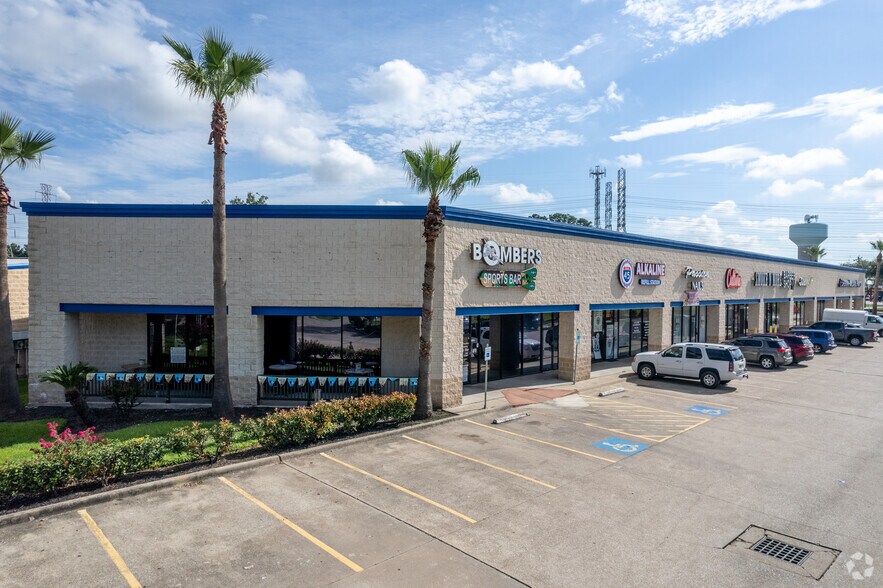 15327 Gulf Fwy, Houston, TX à louer - Photo de l’immeuble – Image 2 sur 22