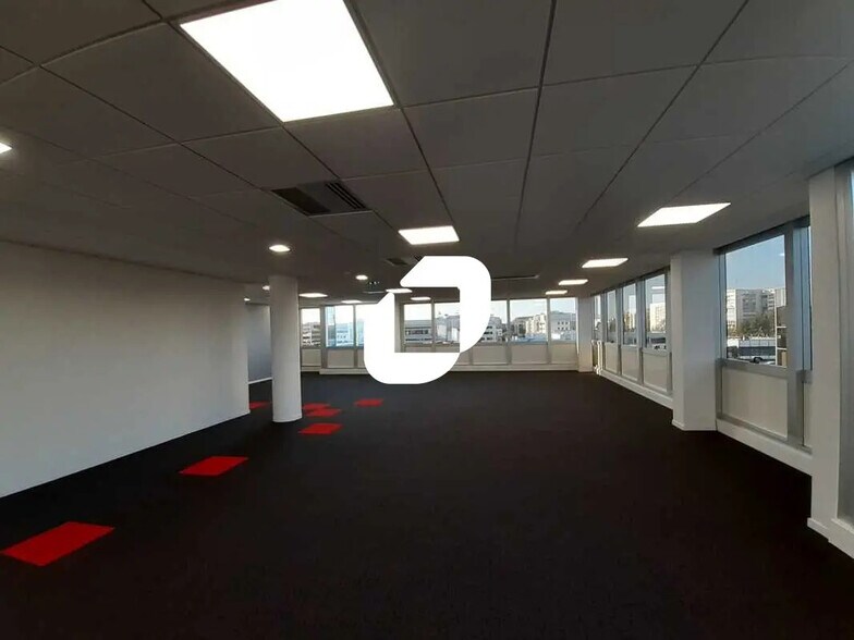 18 Rue Grange Dame Rose, Vélizy-Villacoublay à louer - Photo de l’immeuble – Image 1 sur 15