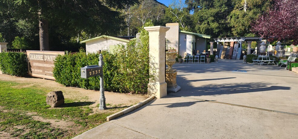 2337 Troutdale Dr, Agoura Hills, CA à vendre - Photo de l’immeuble – Image 3 sur 4