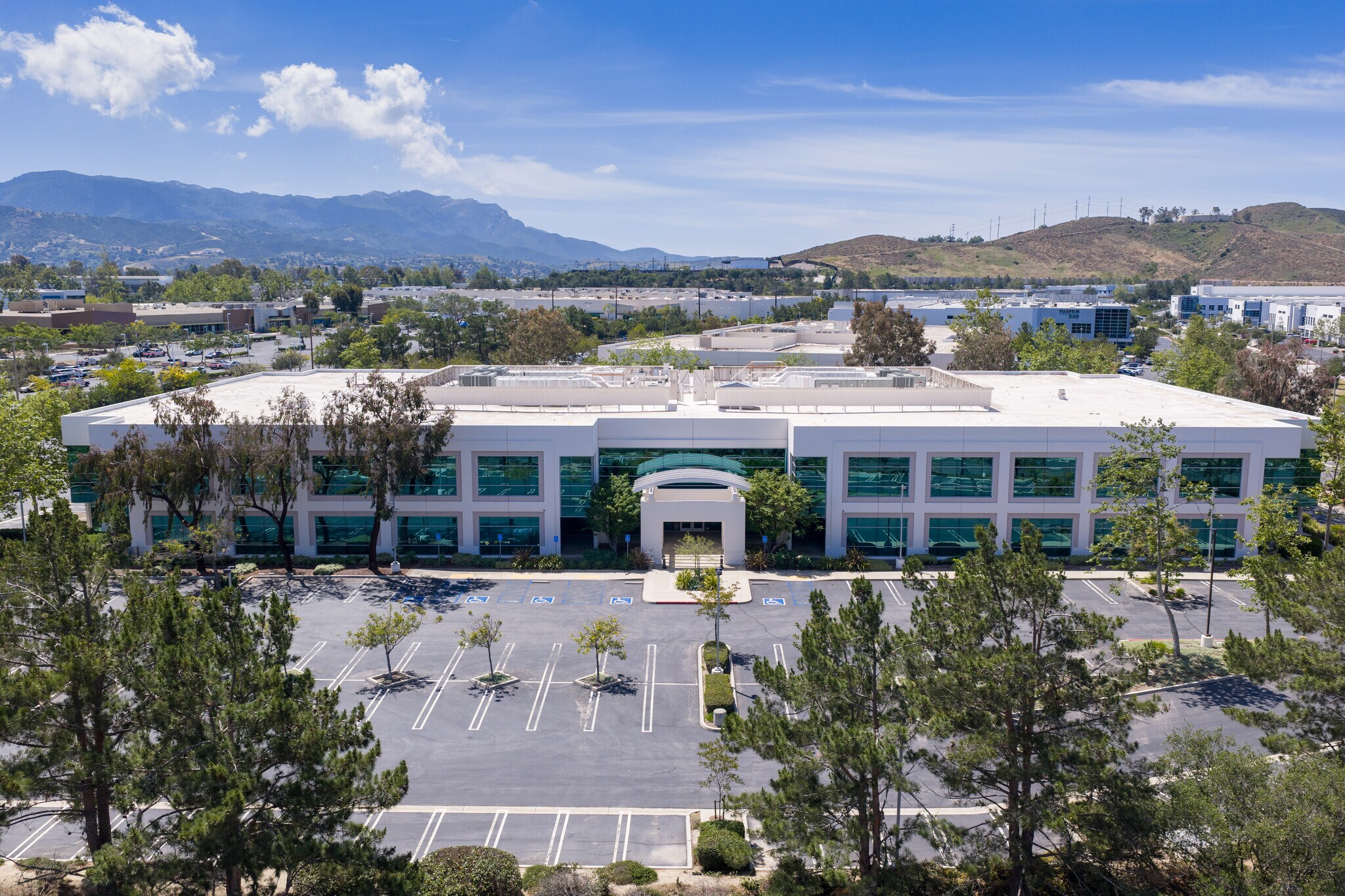 2380 Conejo Spectrum St, Thousand Oaks, CA à vendre Photo principale– Image 1 sur 15