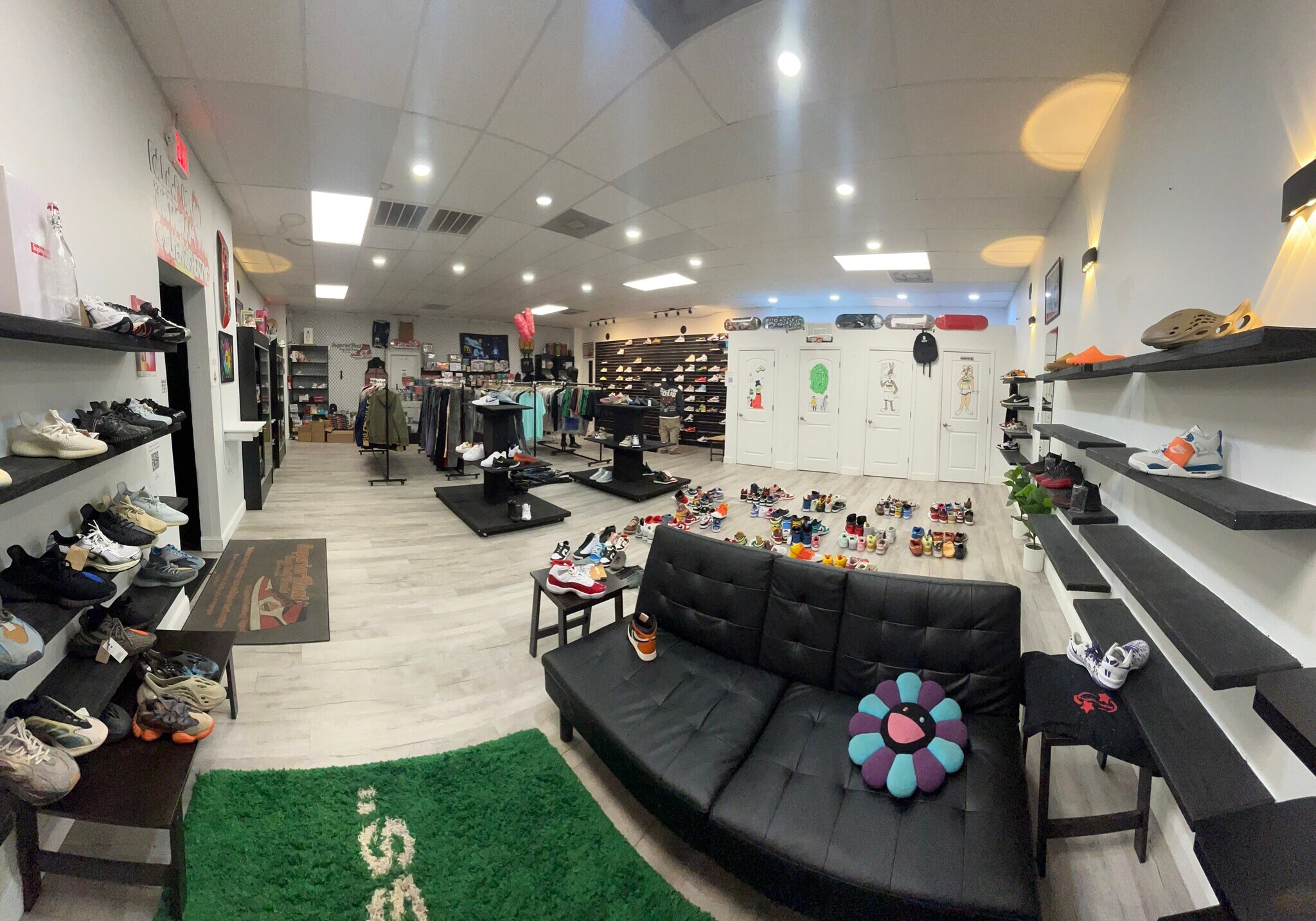 1716 St Albans Dr, Raleigh, NC à louer Photo principale– Image 1 sur 8