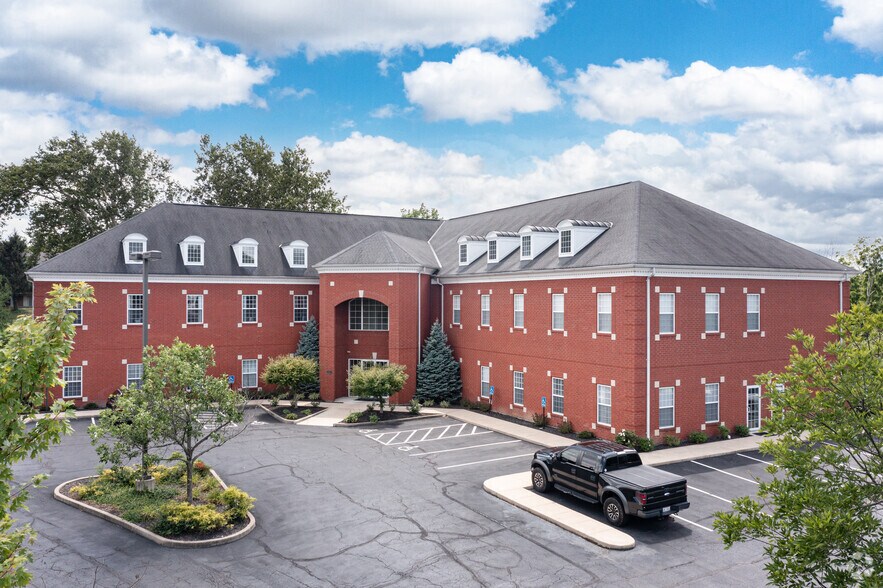8111 Cheviot Rd, Cincinnati, OH à louer - Photo de l’immeuble – Image 2 sur 12